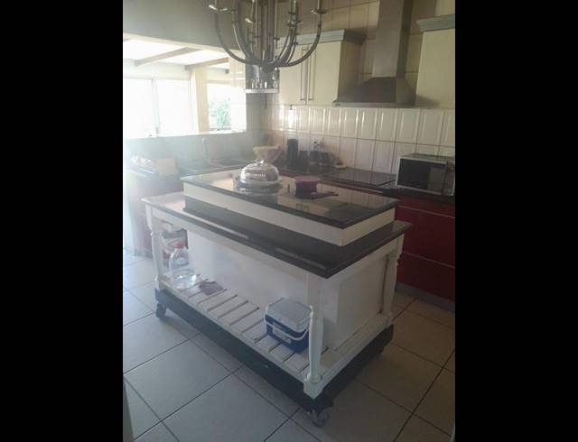 5 BEDROOM HOUSE FOR SALE IN CHARLESTON HILL